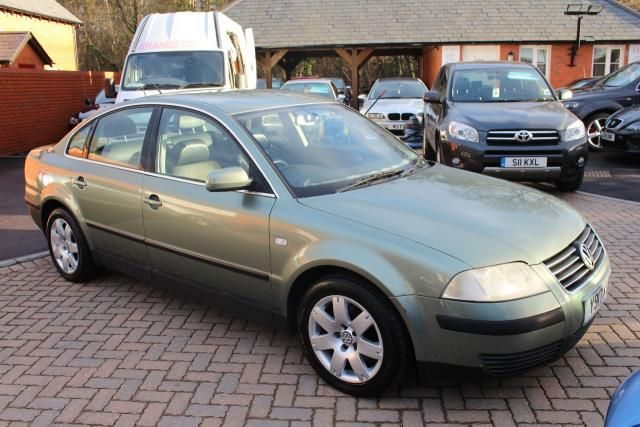 2001 VOLKSWAGEN PASSAT 1.9 SPORT TDI 4d image 1