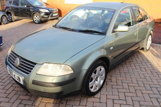 2001 VOLKSWAGEN PASSAT 1.9 SPORT TDI 4d image 3