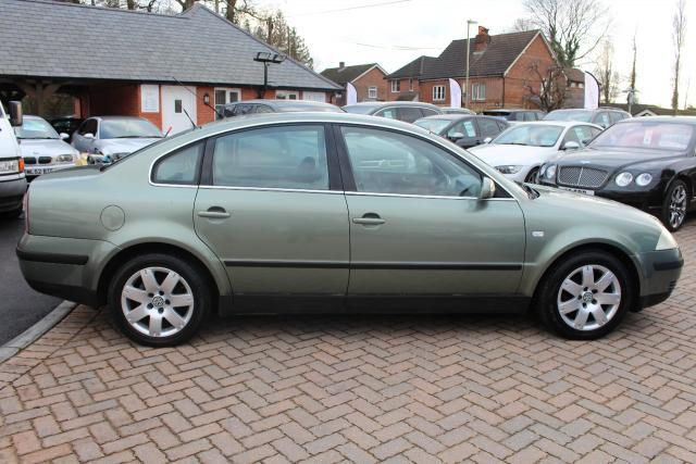 2001 VOLKSWAGEN PASSAT 1.9 SPORT TDI 4d image 5