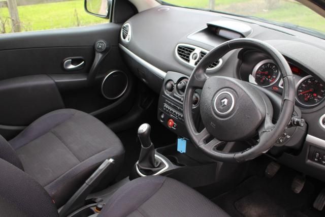2006 Renault Clio 1.6 Dynamique image 7