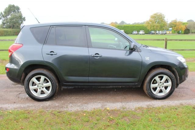 2009 TOYOTA RAV4 2.2 XT-R D-4D 5d image 4