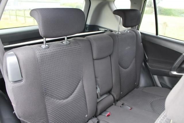 2009 TOYOTA RAV4 2.2 XT-R D-4D 5d image 6