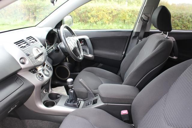 2009 TOYOTA RAV4 2.2 XT-R D-4D 5d image 7