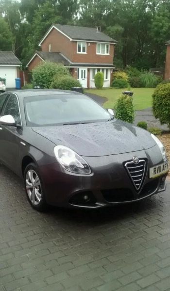 2011 Alfa Romeo Giulietta 2 JTDM image 1