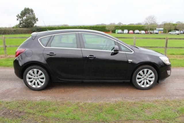 2011 VAUXHALL ASTRA 2.0 ELITE CDTI 5d image 5