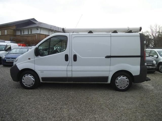 2006 Vauxhall Vivaro 1.9TD 2700 SWB image 3