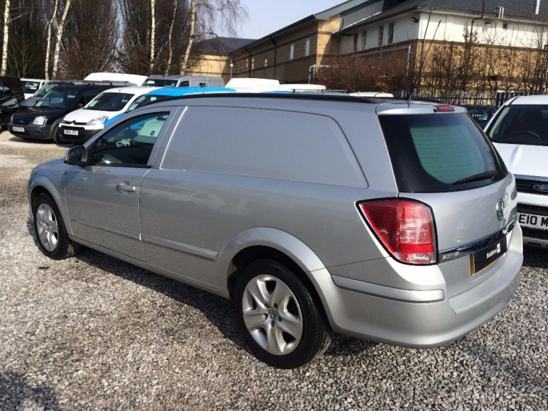 2011 Vauxhall Astravan 1.7CDTi image 4