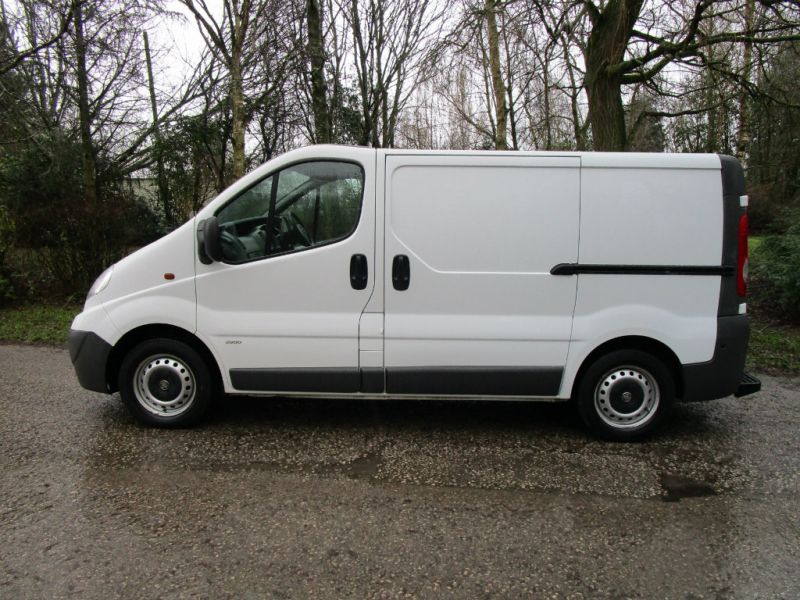 2006 Vauxhall Vivaro 1.9TD 2900 image 2
