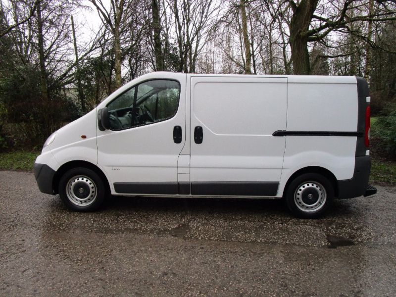 2007 Vauxhall Vivaro 2.0CDTi 2900 image 3