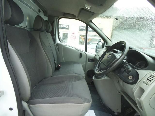 2009 Vauxhall Vivaro 2.0CDTi 2900 image 8