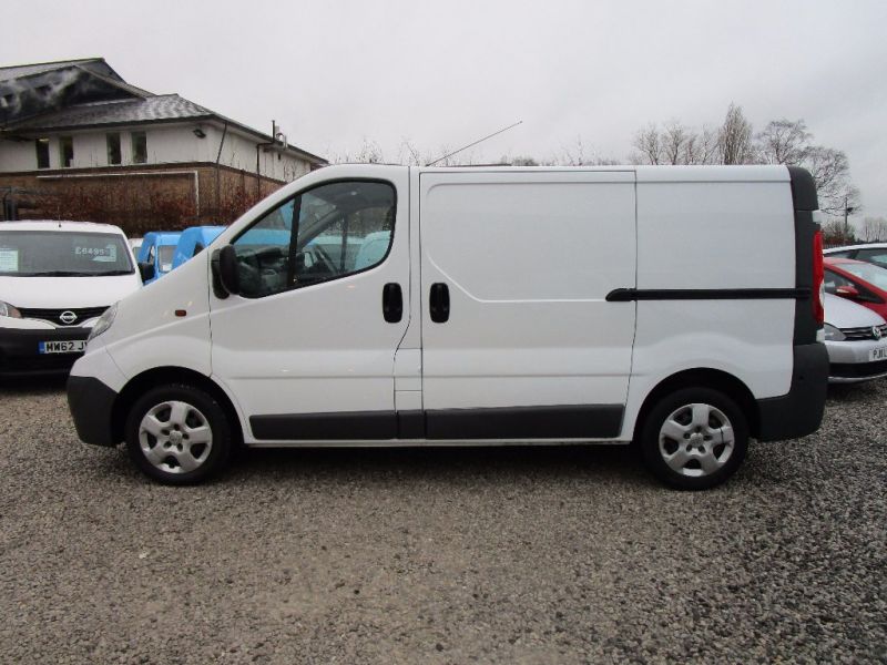 2011 Vauxhall Vivaro 2.0CDTi 2700 image 3