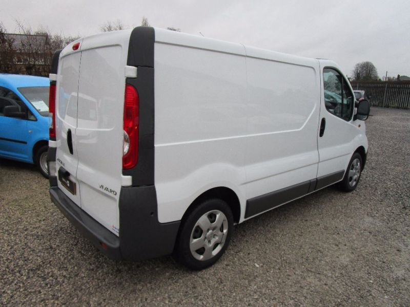 2011 Vauxhall Vivaro 2.0CDTi 2700 image 4