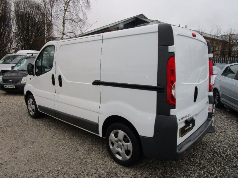 2011 Vauxhall Vivaro 2.0CDTi 2700 image 5