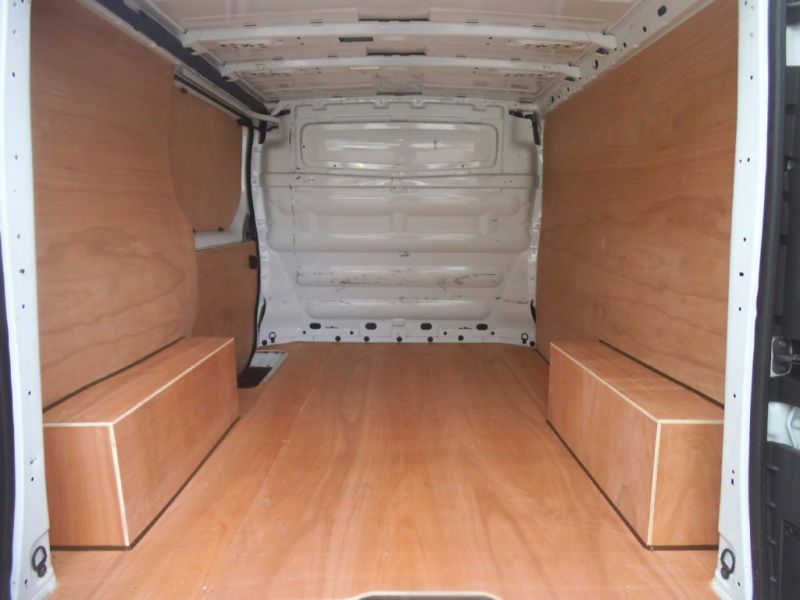 2011 Vauxhall Vivaro 2.0CDTi 2700 image 7