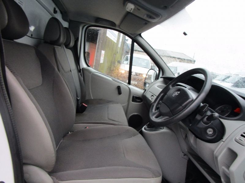2011 Vauxhall Vivaro 2.0CDTi 2700 image 8