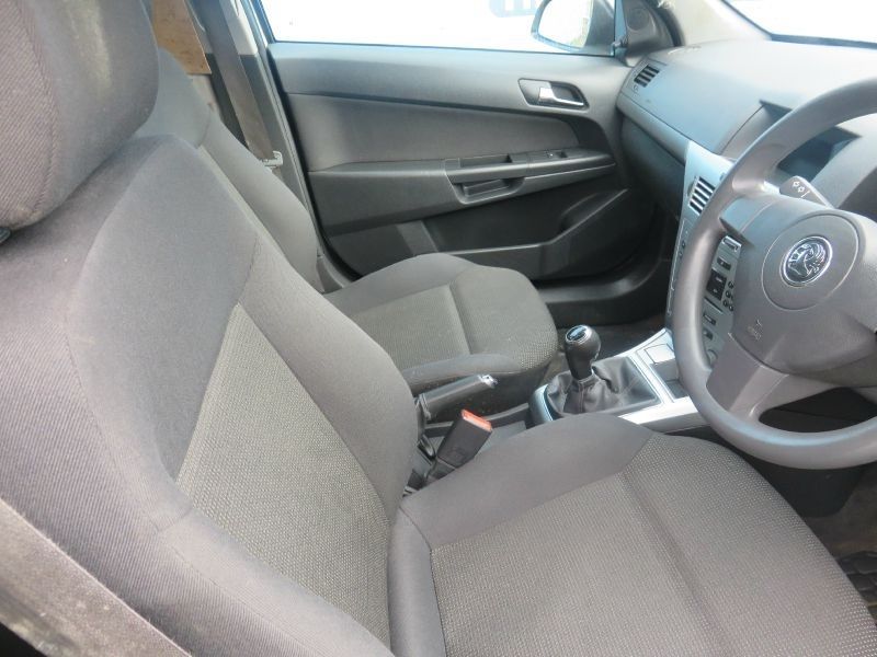 2011 Vauxhall Astra Club 1.7 CDTi image 6