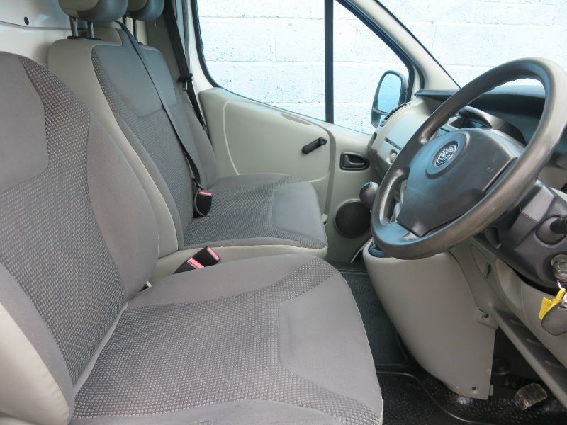 2008 Vauxhall Vivaro 2900 2.0 CDTi image 6
