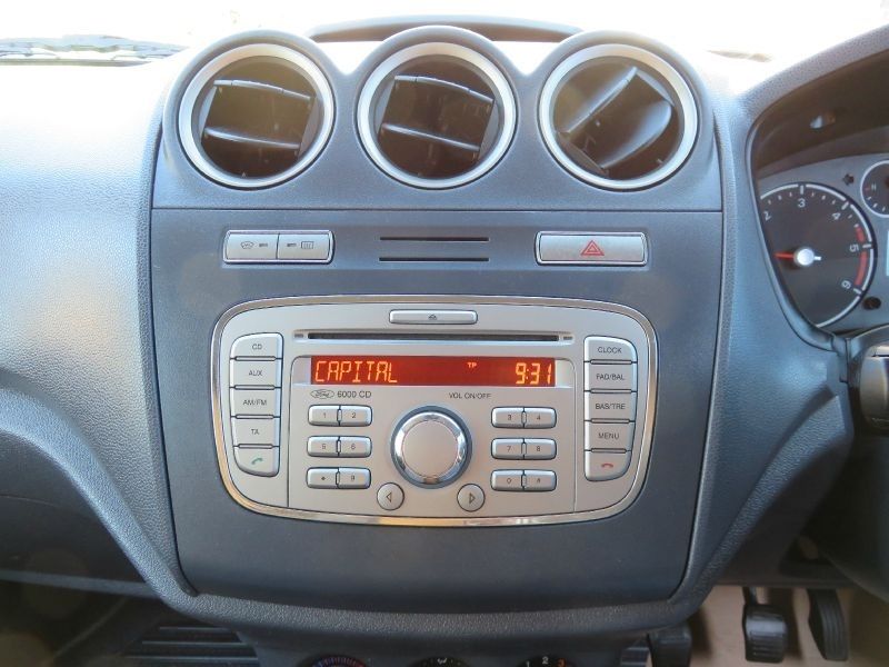 2010 Ford Transit Connect Trend T220 1.8 TDCi image 8