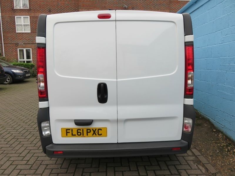 2011 Vauxhall Vivaro 2700 2.0 CDTi image 3