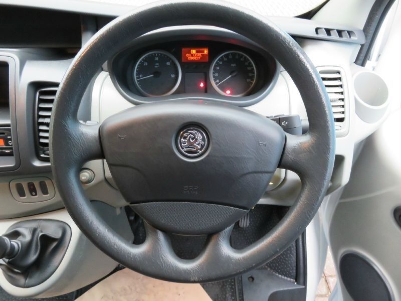 2011 Vauxhall Vivaro 2700 2.0 CDTi image 7