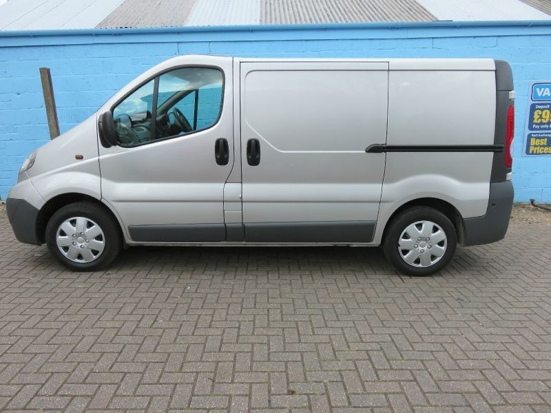 2011 Vauxhall Vivaro 2700 2.0 CDTi image 4