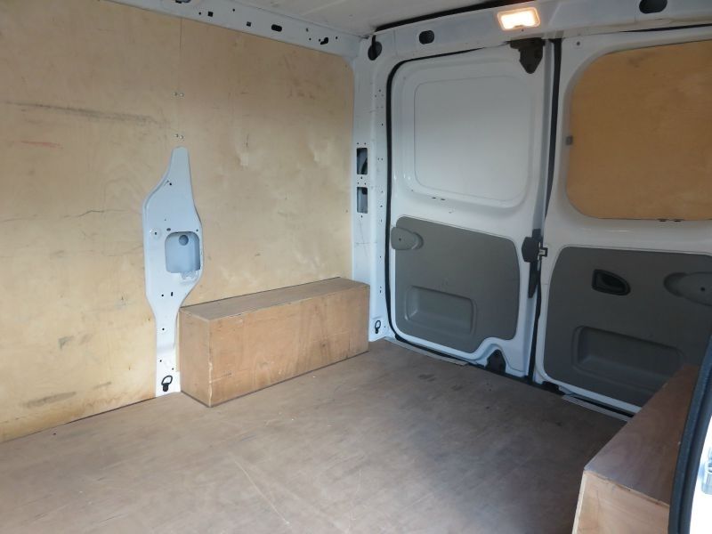 2013 Vauxhall Vivaro 2700 2.0 CDTi image 8
