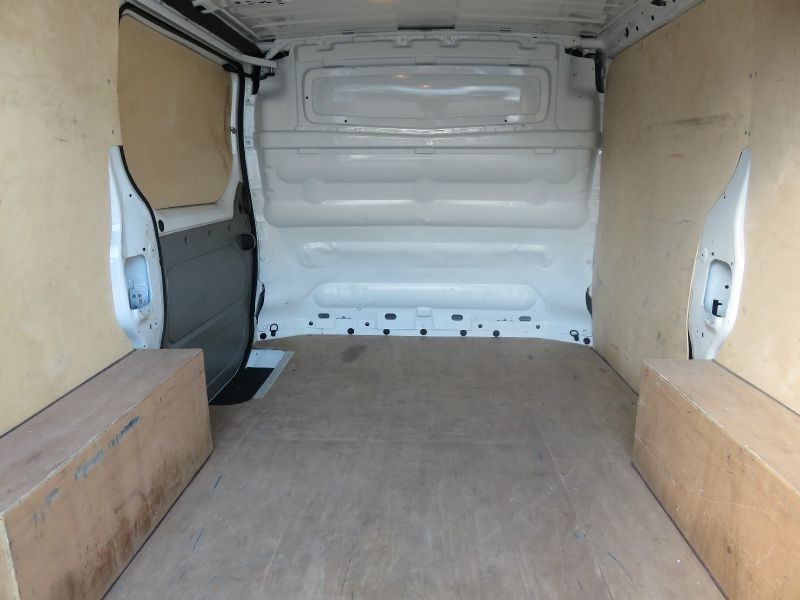 2013 Vauxhall Vivaro 2700 2.0 CDTi image 9
