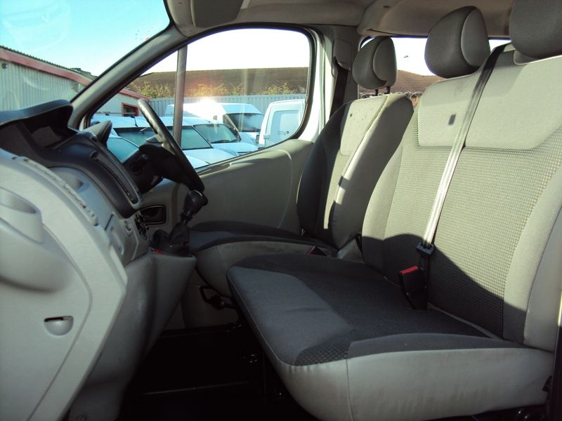 2011 Vauxhall Vivaro 2.0CDTi image 6