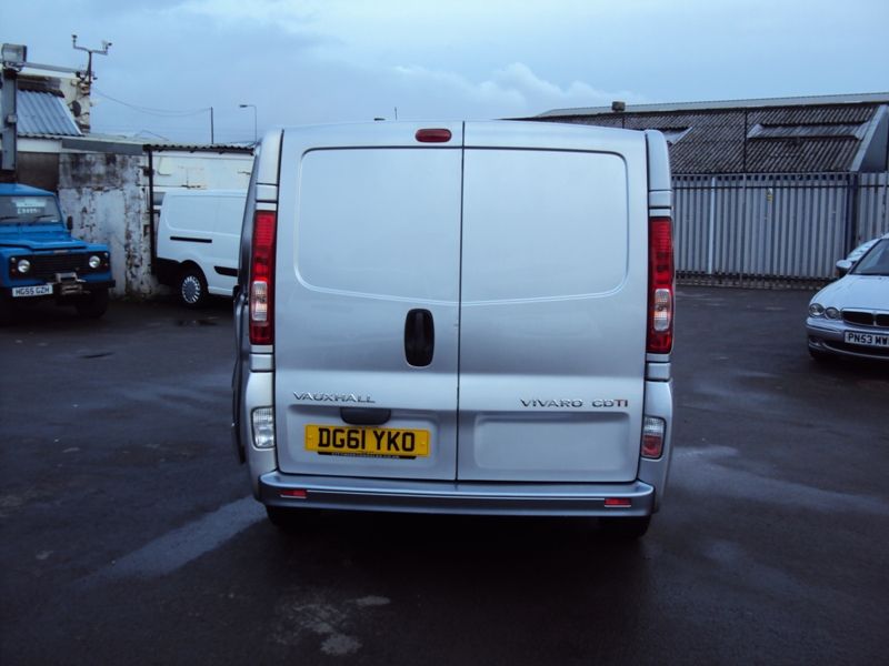 2011 Vauxhall Vivaro 2.0CDTi image 3