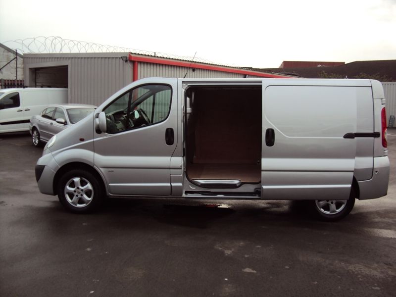 2011 Vauxhall Vivaro 2.0CDTi image 4