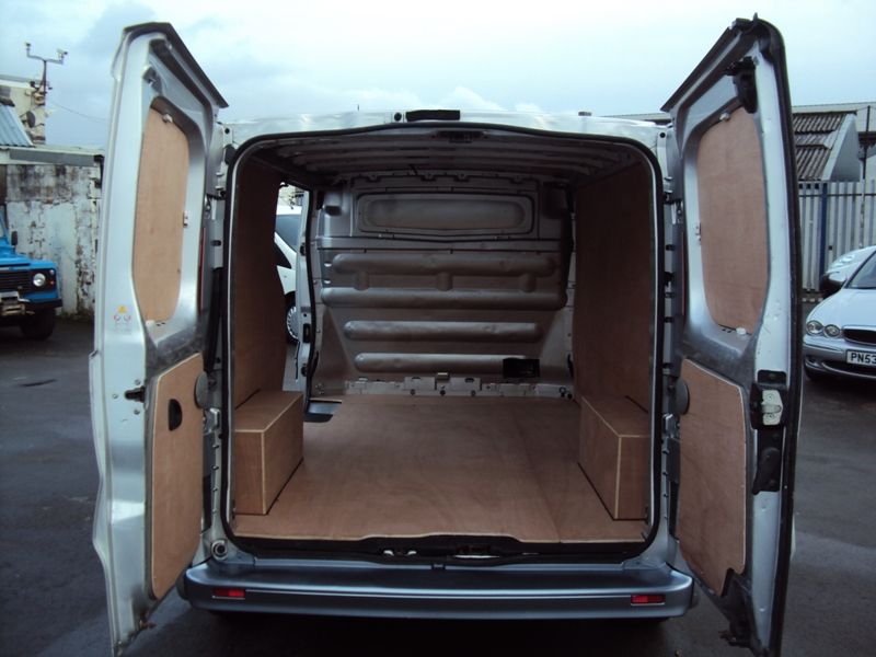 2011 Vauxhall Vivaro 2.0CDTi image 5