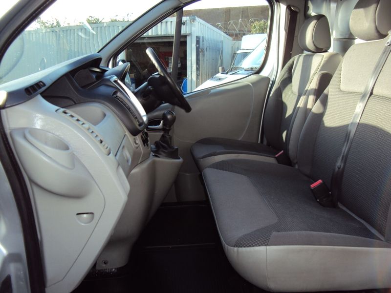 2011 Vauxhall Vivaro 2.0CDTi image 6