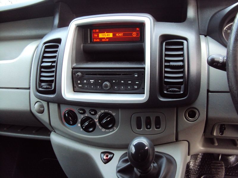 2011 Vauxhall Vivaro 2.0CDTi image 7