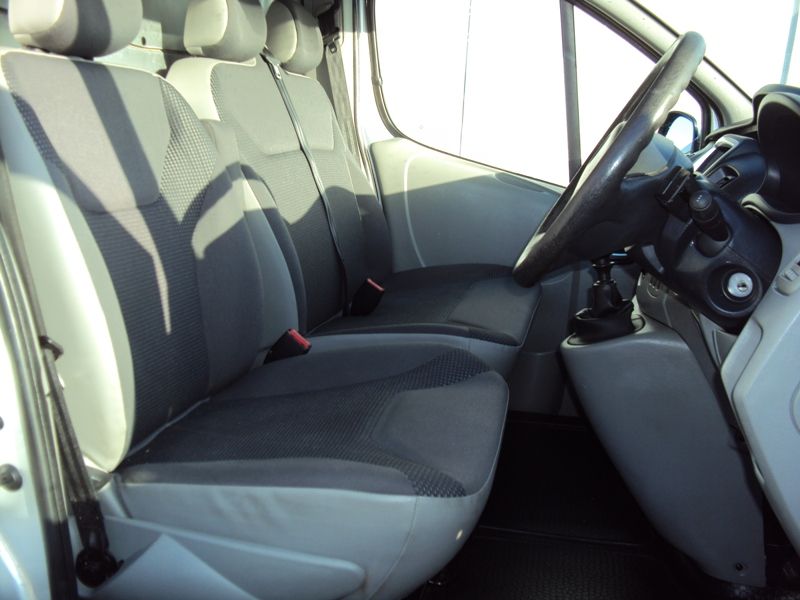 2011 Vauxhall Vivaro 2.0CDTi image 8