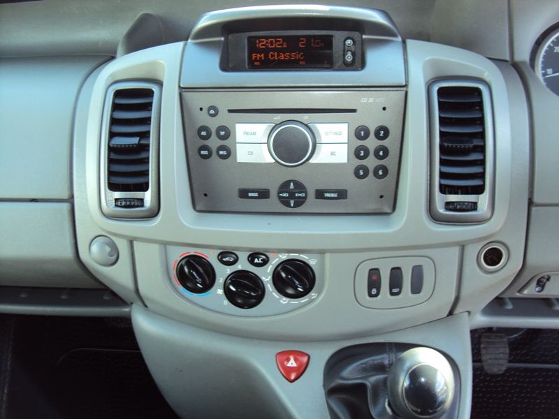 2009 Vauxhall Vivaro 2.0CDTI image 8