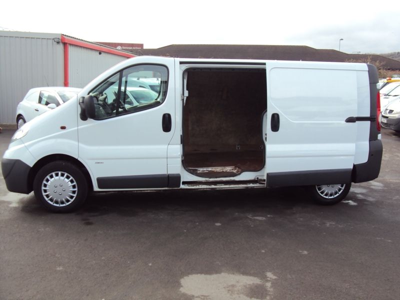 2011 Vauxhall Vivaro 2.0CDTi image 4
