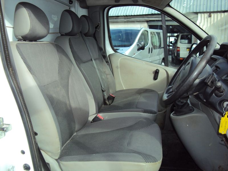 2011 Vauxhall Vivaro 2.0CDTi image 7