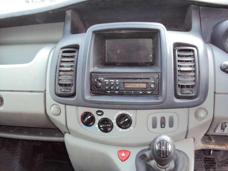 2011 Vauxhall Vivaro 2.0CDTi image 8