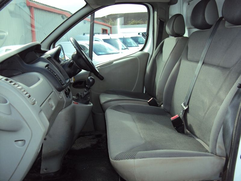 2011 Vauxhall Vivaro 2.0CDTi image 9