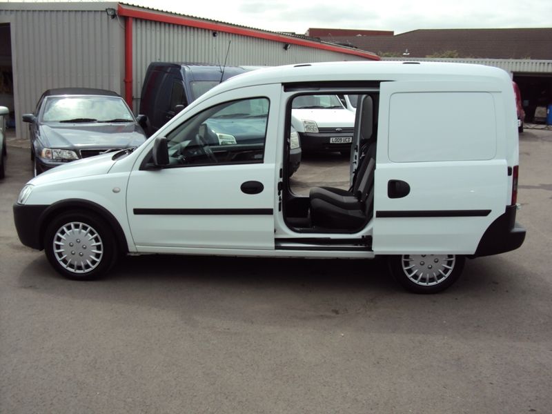 2009 Vauxhall Combo 1.3 CDTi image 3