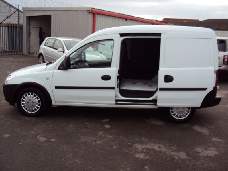 2010 Vauxhall Combo 1.3CDTi image 3