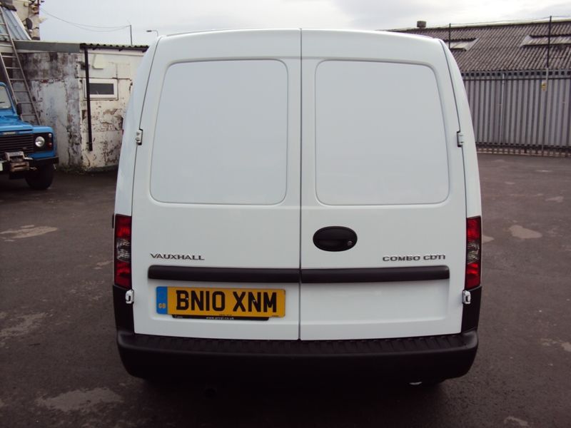 2010 Vauxhall Combo 1.3CDTi image 4