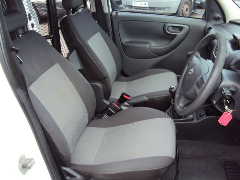 2010 Vauxhall Combo 1.3CDTi image 7