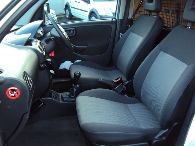 2007 Vauxhall Combo 1.3CDTi image 9