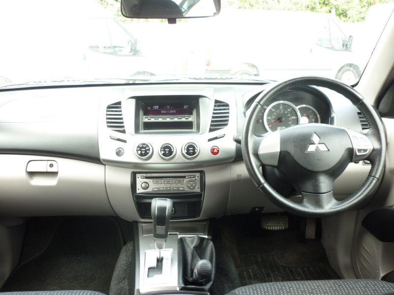 2012 Mitsubishi L200 Di-D 4X4 Warrior image 7