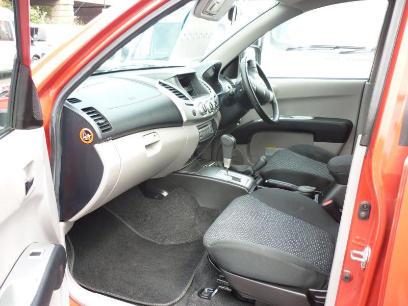 2012 Mitsubishi L200 Di-D 4X4 Warrior image 8