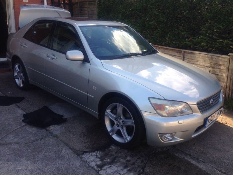 2001 Lexus is200 auto image 1