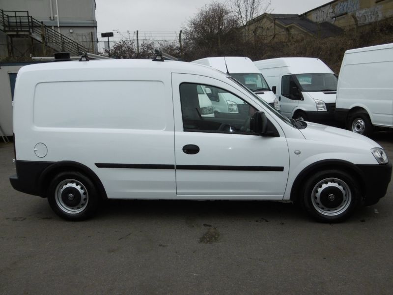 2011 Vauxhall Combo 1.3 Cdti image 2