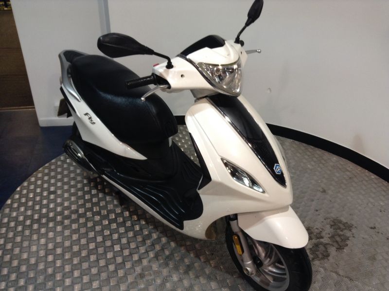 2012 Piaggio Fly 50cc image 2