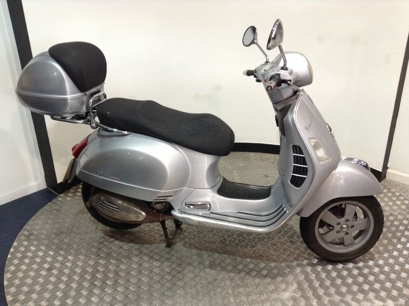 2006 Vespa Gts 250 image 1